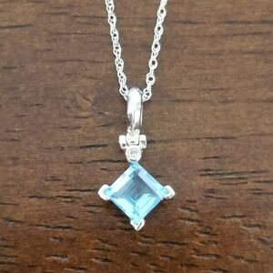10K White Gold Topaz Pendant Necklace